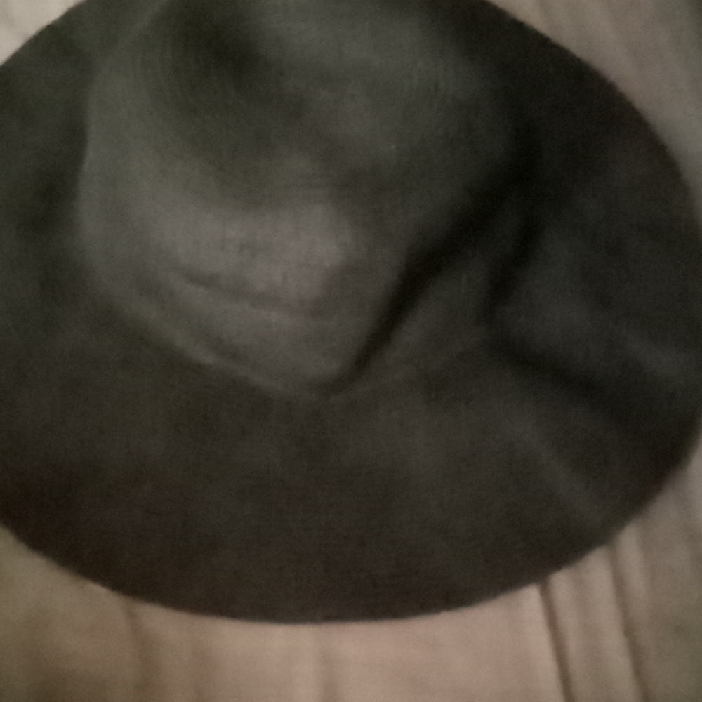 Black beach hat